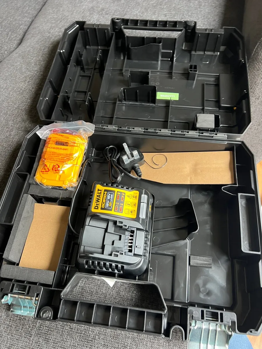 Dewalt Battery and charger - Image 2