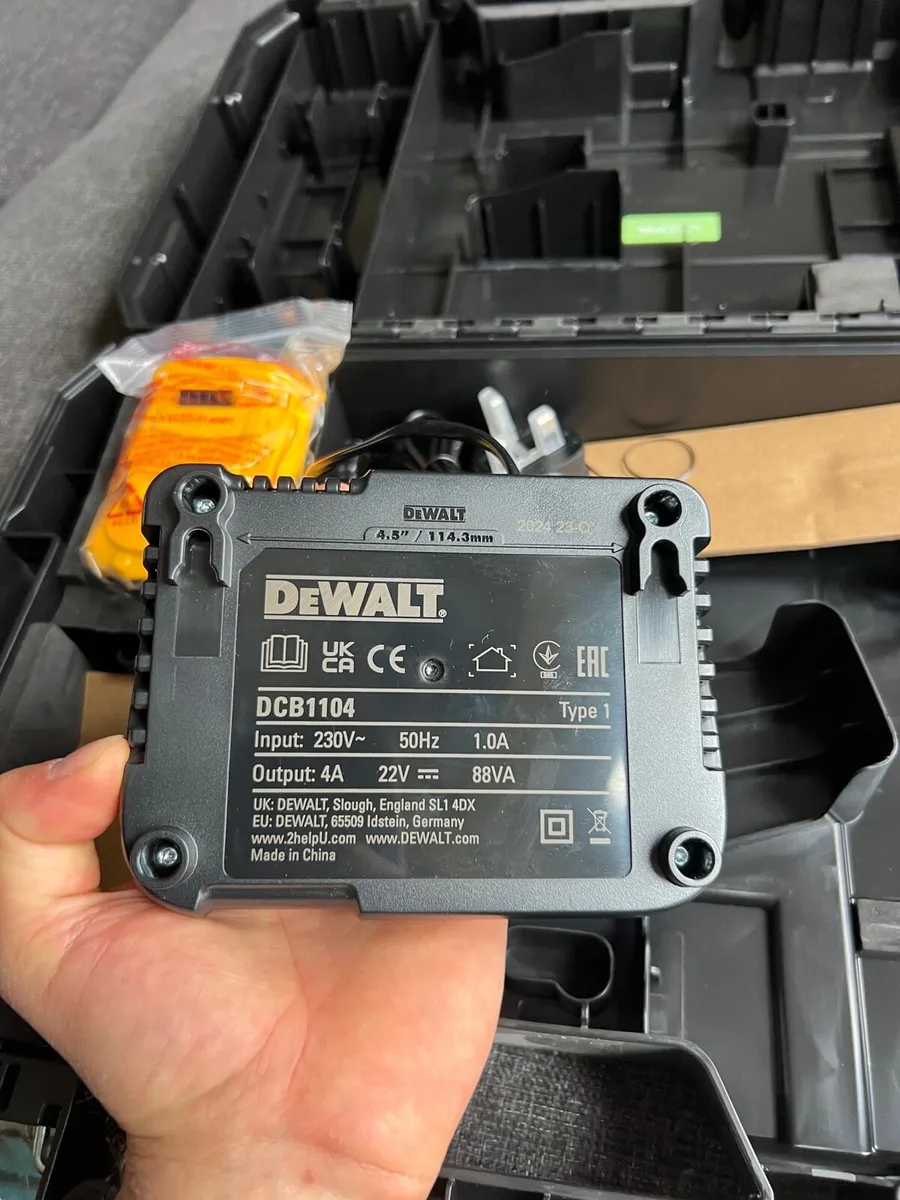 Dewalt Battery and charger - Image 3