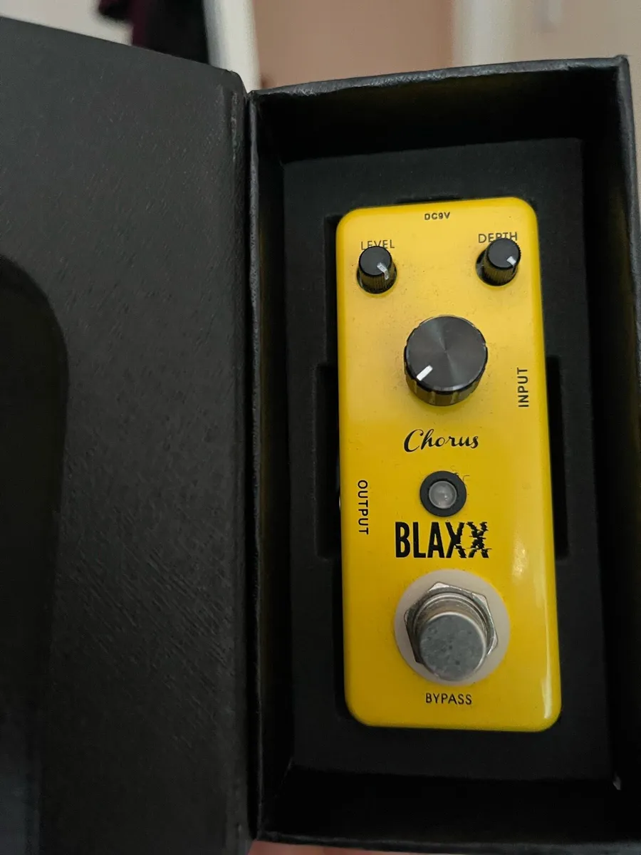 Guitar Pedal Board and Pedals - Image 3