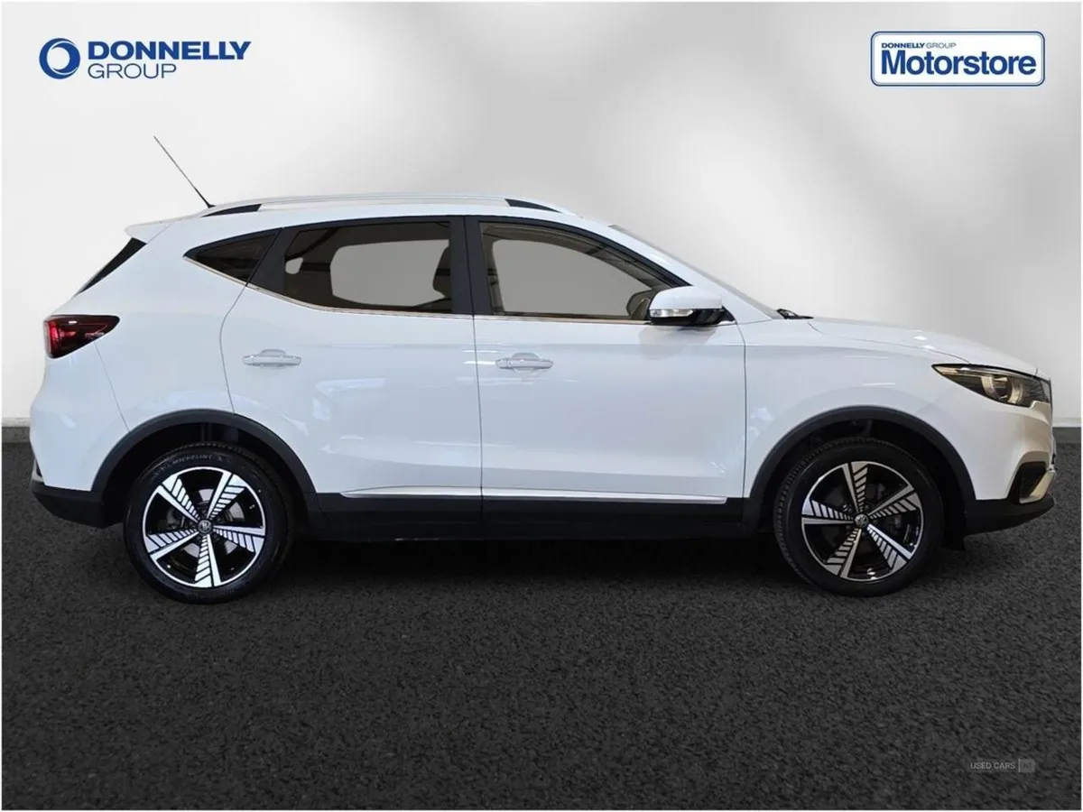 MG ZS 105kW Exclusive EV 45kwh 5dr Auto - Image 3
