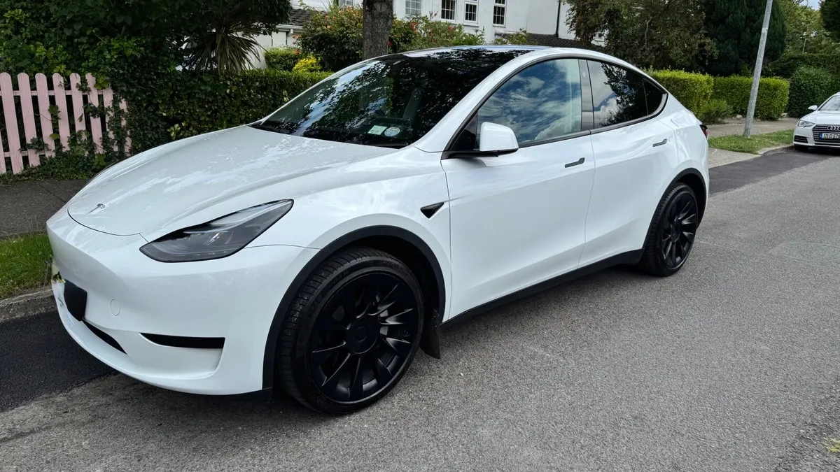 Tesla Model Y 2023 - Image 1