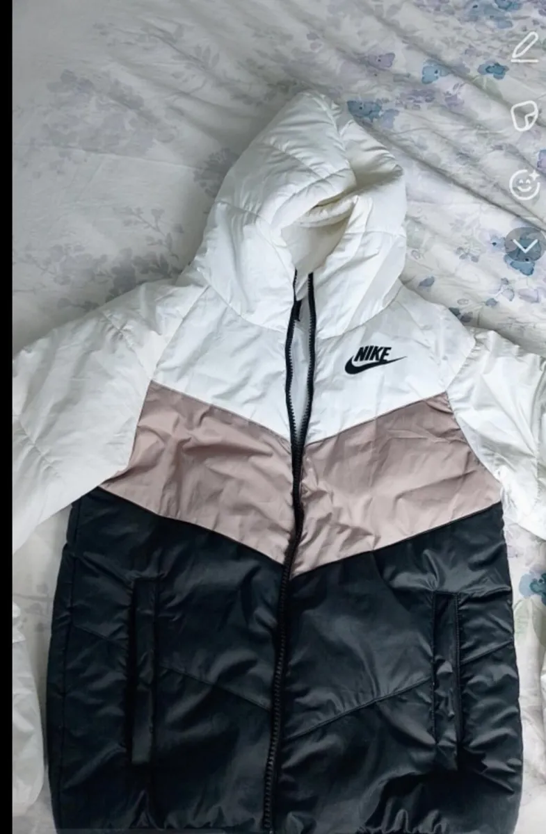 Nike puffa jacket - Image 3
