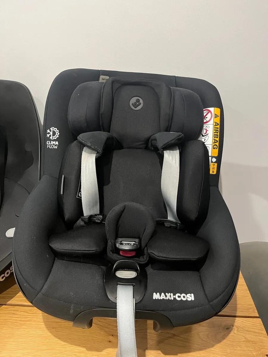 maxi cosi car seat set pebble, pearl and 360 base - Image 3