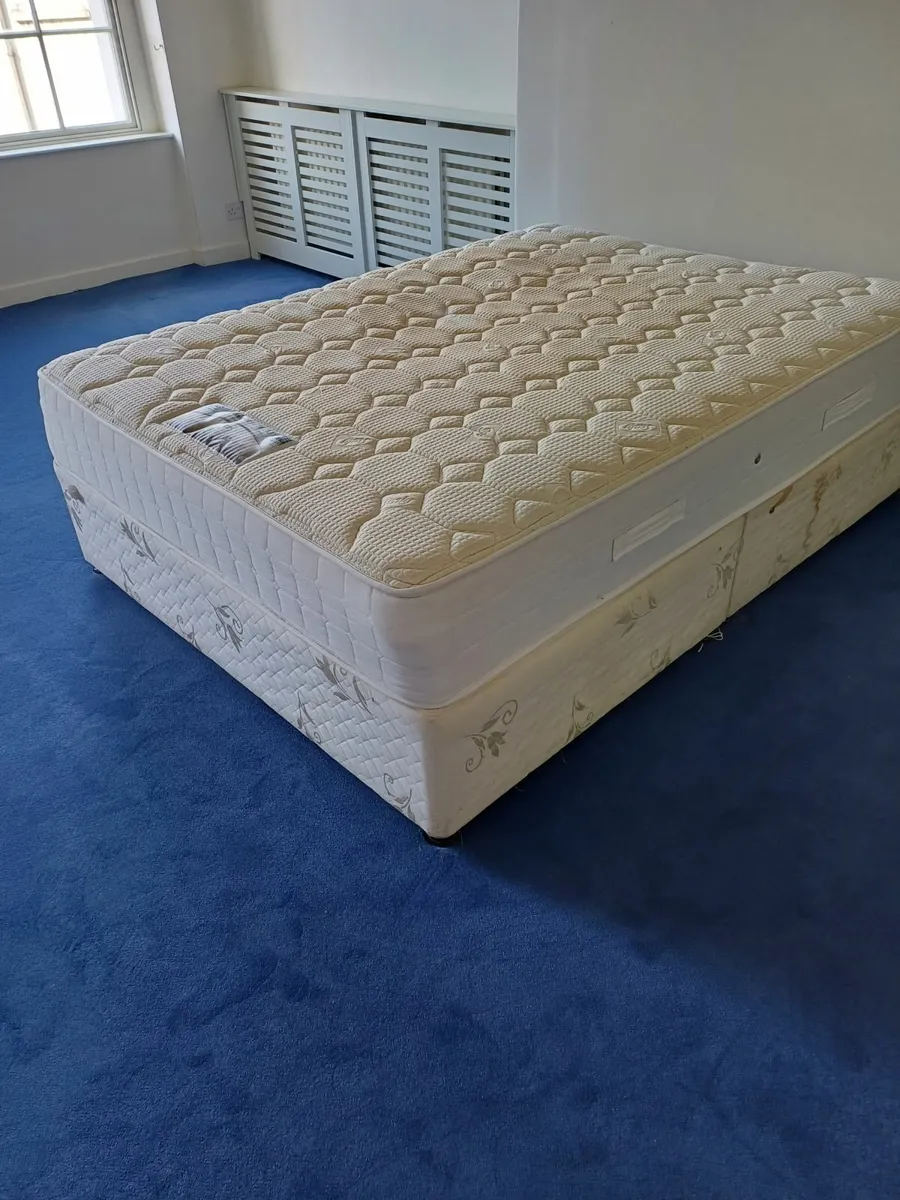 Bed - King Size - Image 3