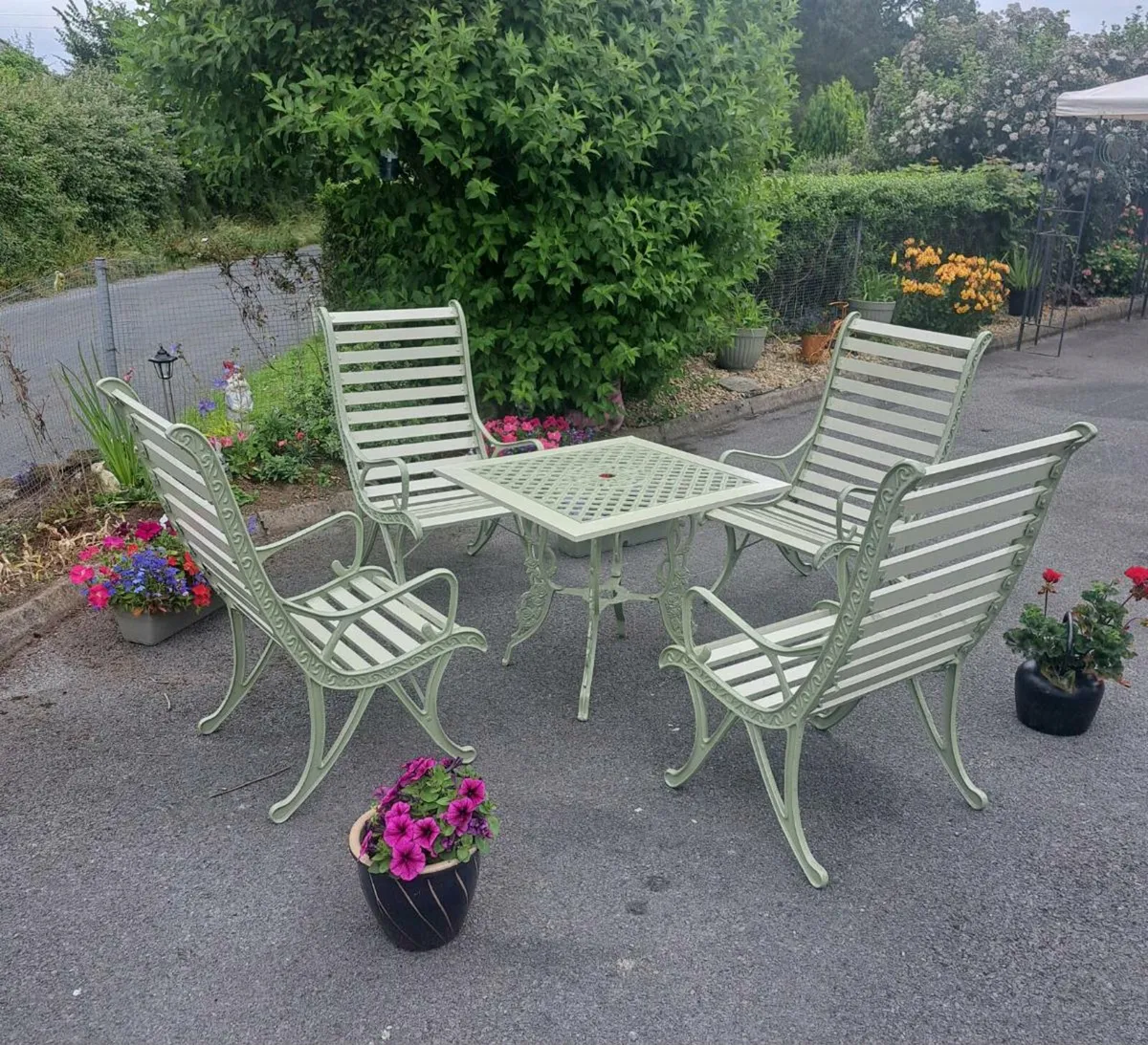 Garden table and chairs - Image 1
