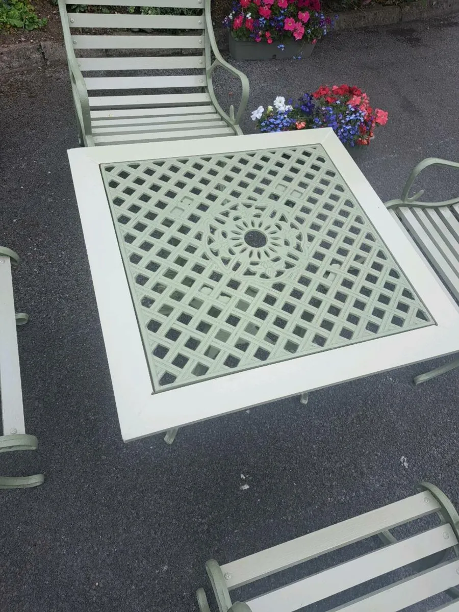 Garden table and chairs - Image 3