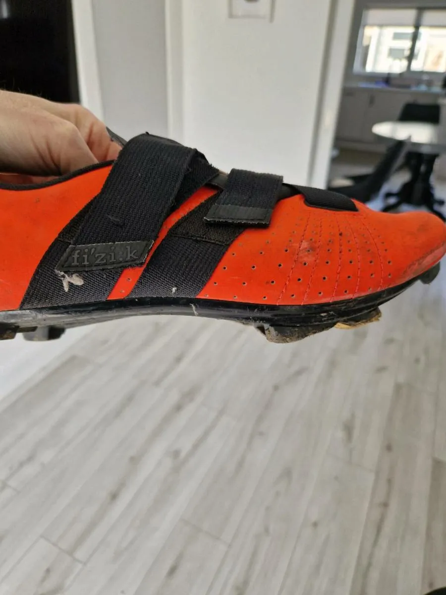 Cycling shoes - Image 1