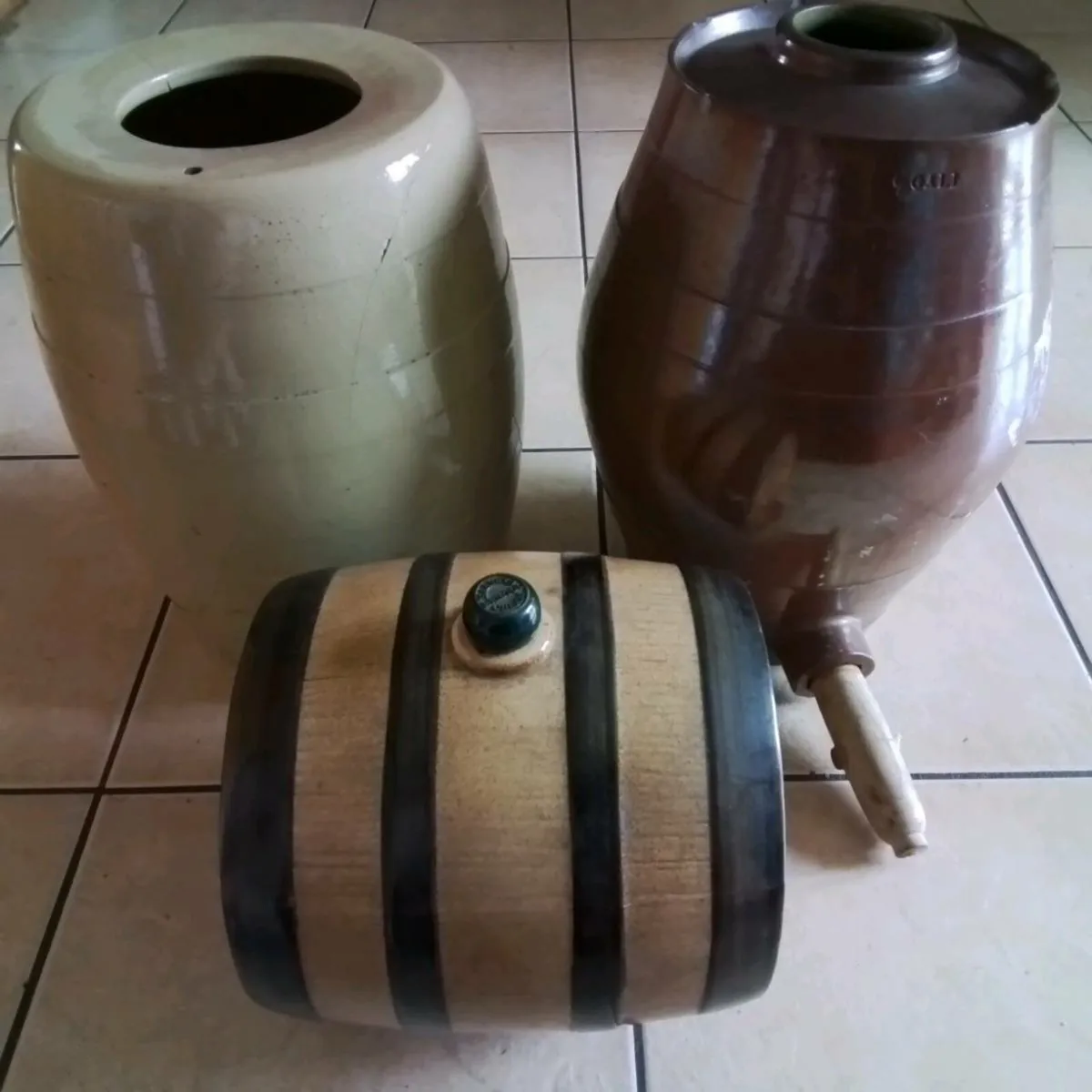 ANTIQUE AND COLLECTABLES - Image 1