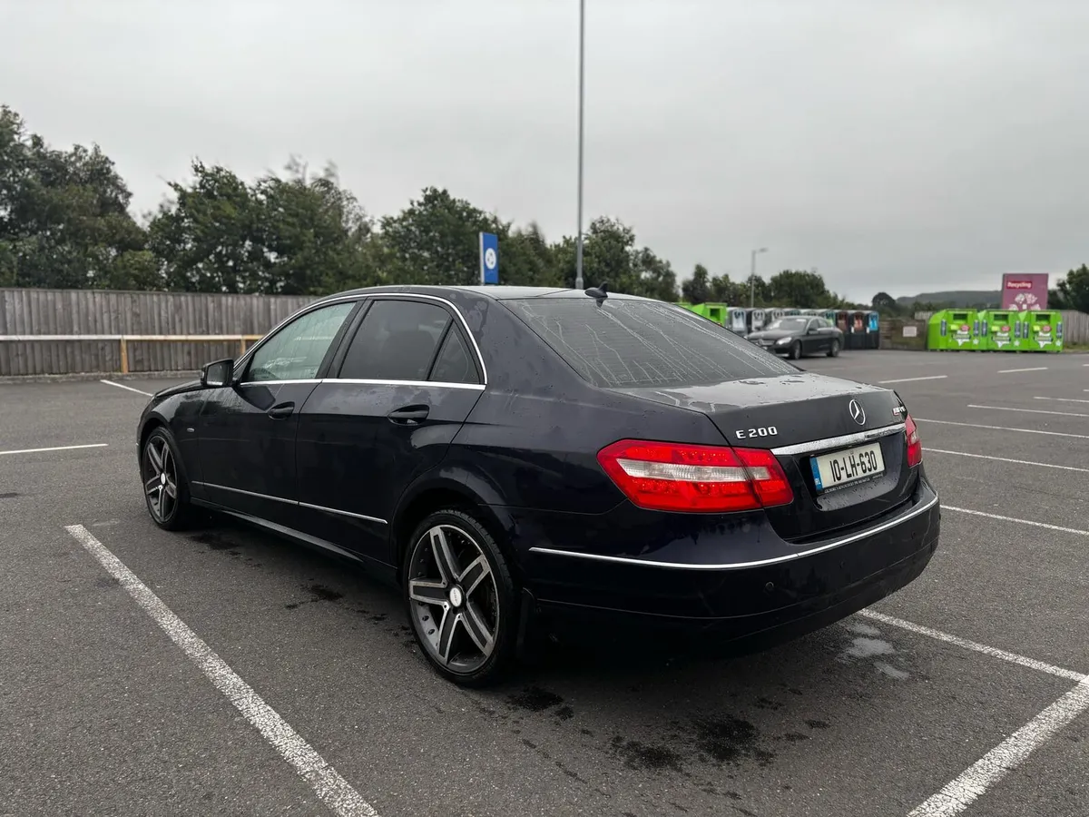 Mercedes E200 - Image 2