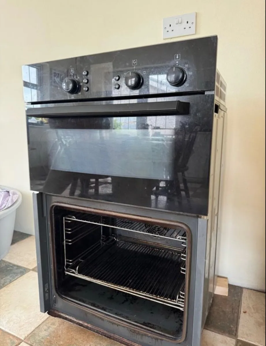 Bosch Oven - free to take away. Missing door