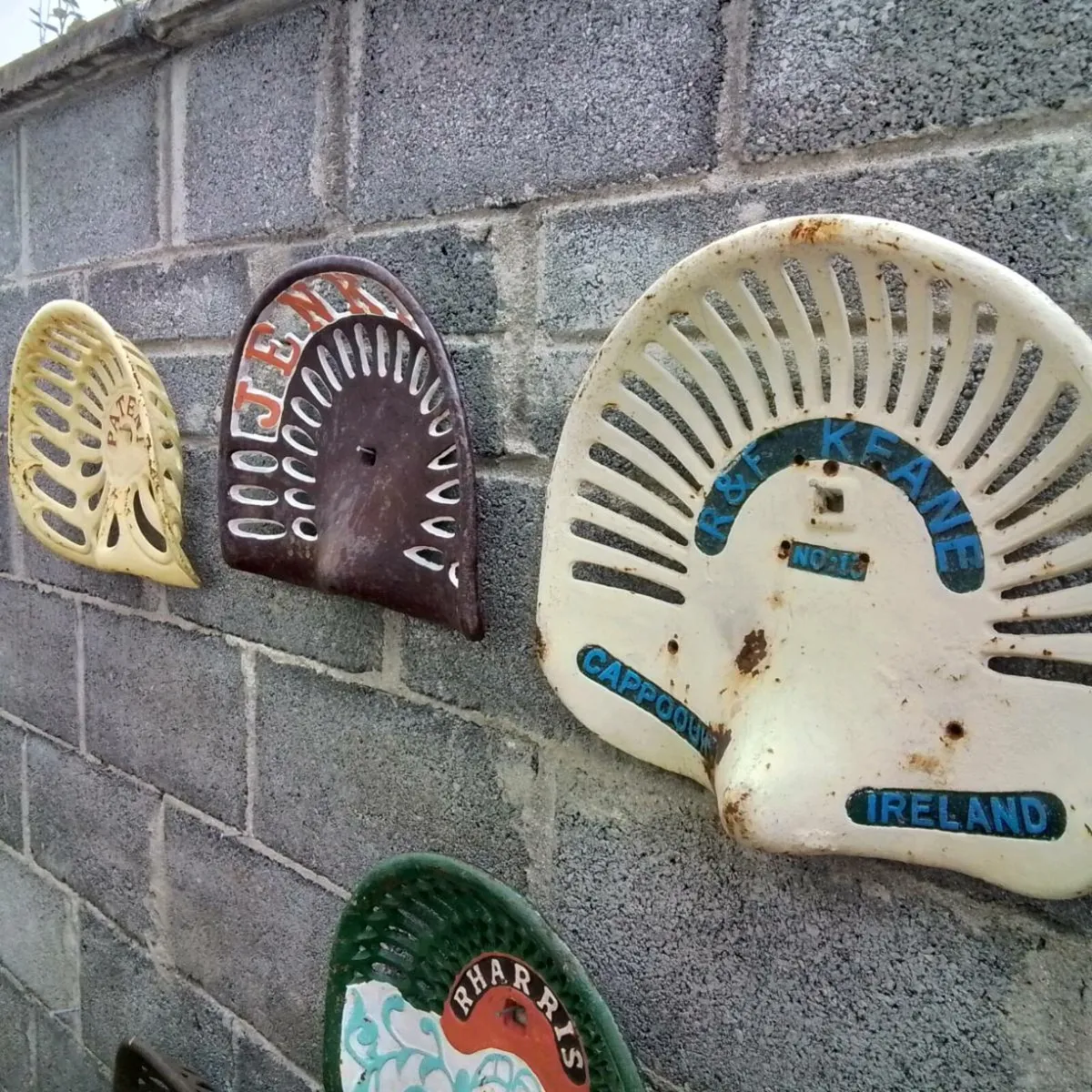 ANTIQUE AND COLLECTABLES - Image 2