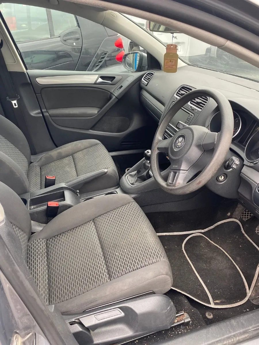 Car - Image 3
