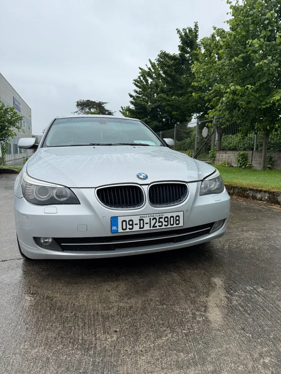 BMW 520d 2009 - Image 2