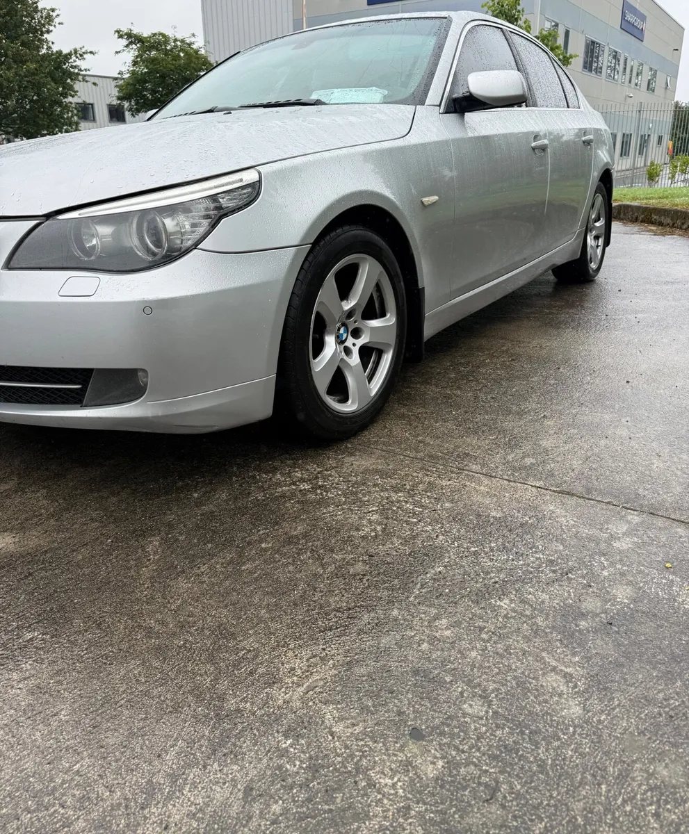 BMW 520d 2009 - Image 3