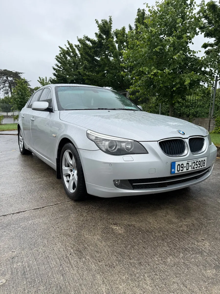 BMW 520d 2009 - Image 1