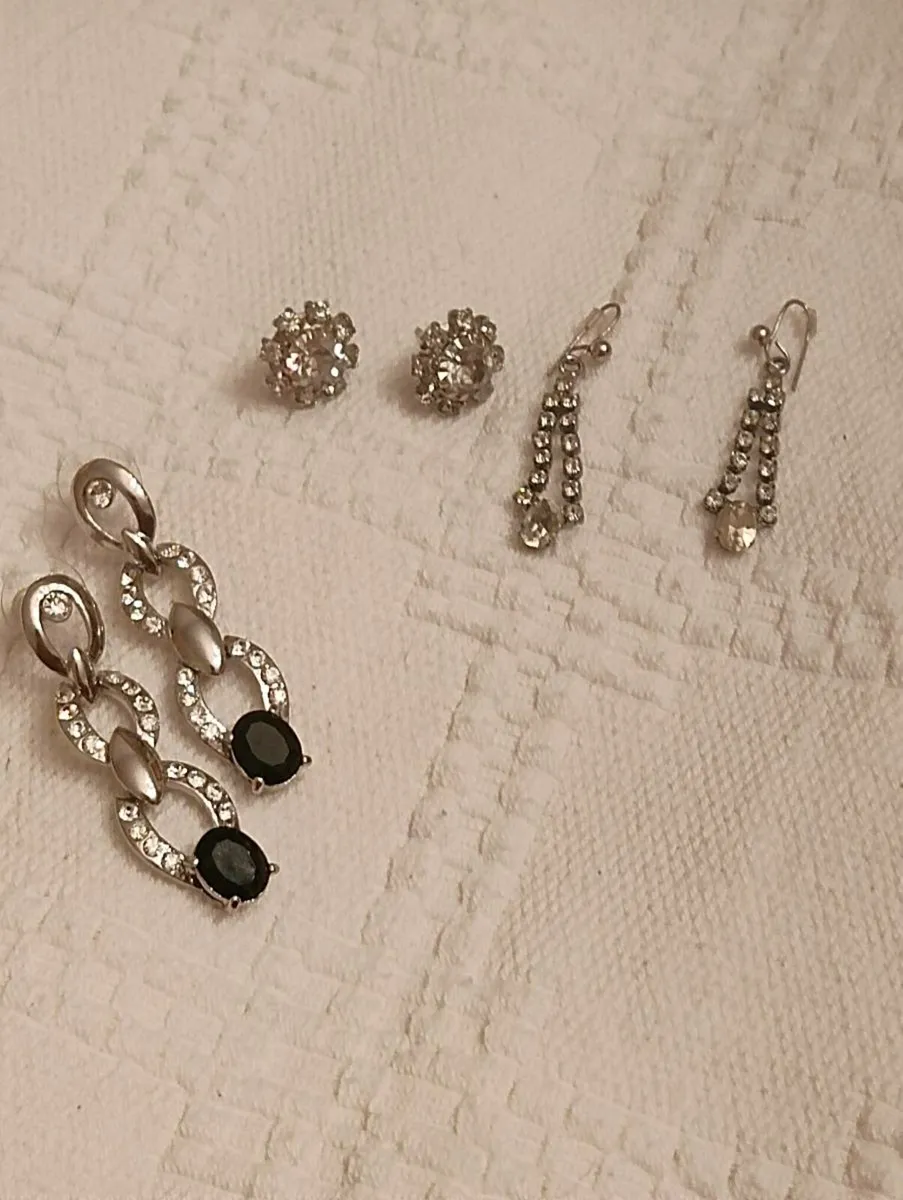Beautiful set of earrings, good deal 20 lot - Image 1