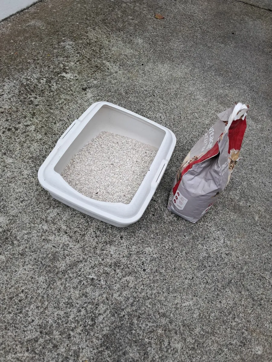 Cat Litter Tray with Complimentary litter bag - Image 1
