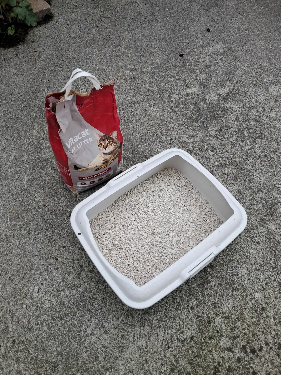 Cat Litter Tray with Complimentary litter bag - Image 2