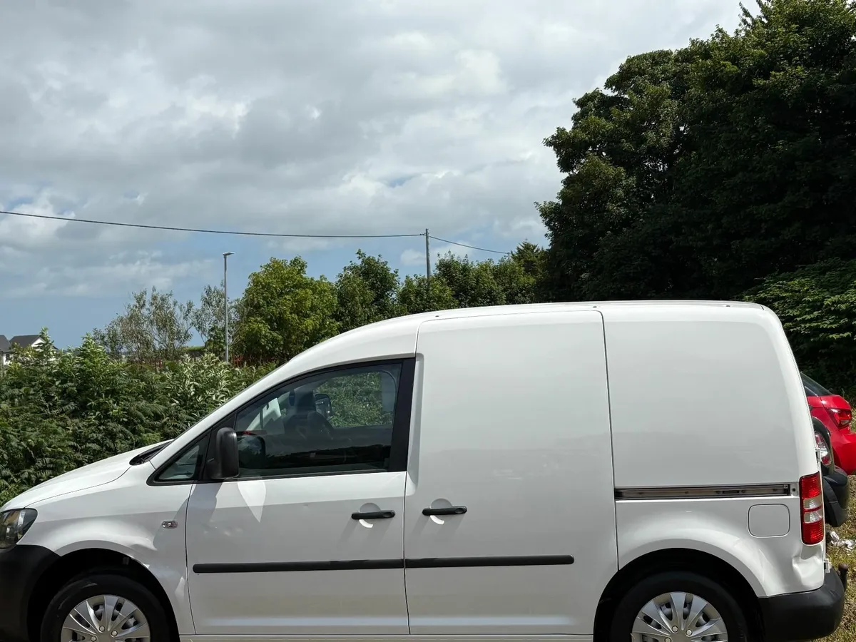 Volkswagen Caddy 2013 - Image 2