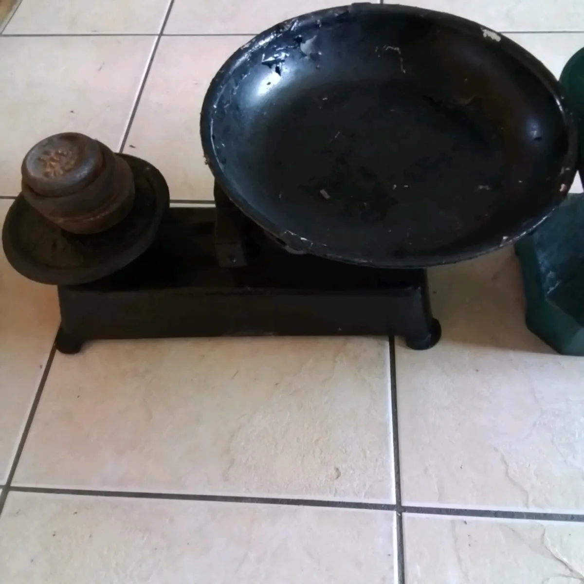 ANTIQUE AND COLLECTABLES - Image 2