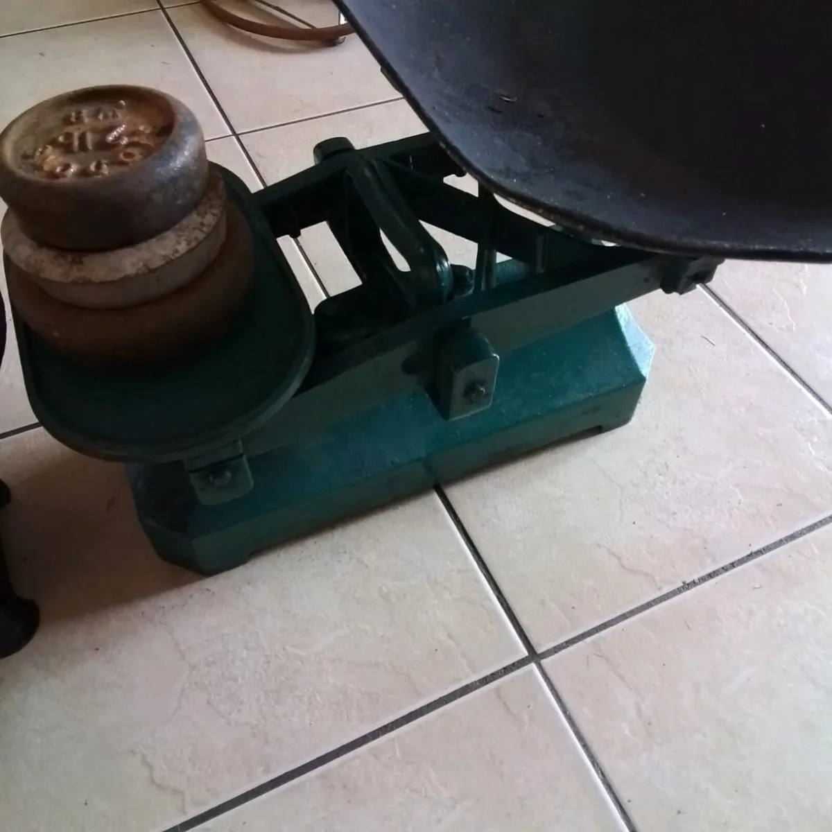 ANTIQUE AND COLLECTABLES - Image 3