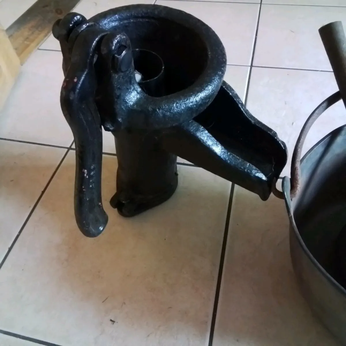 ANTIQUE AND COLLECTABLES - Image 4