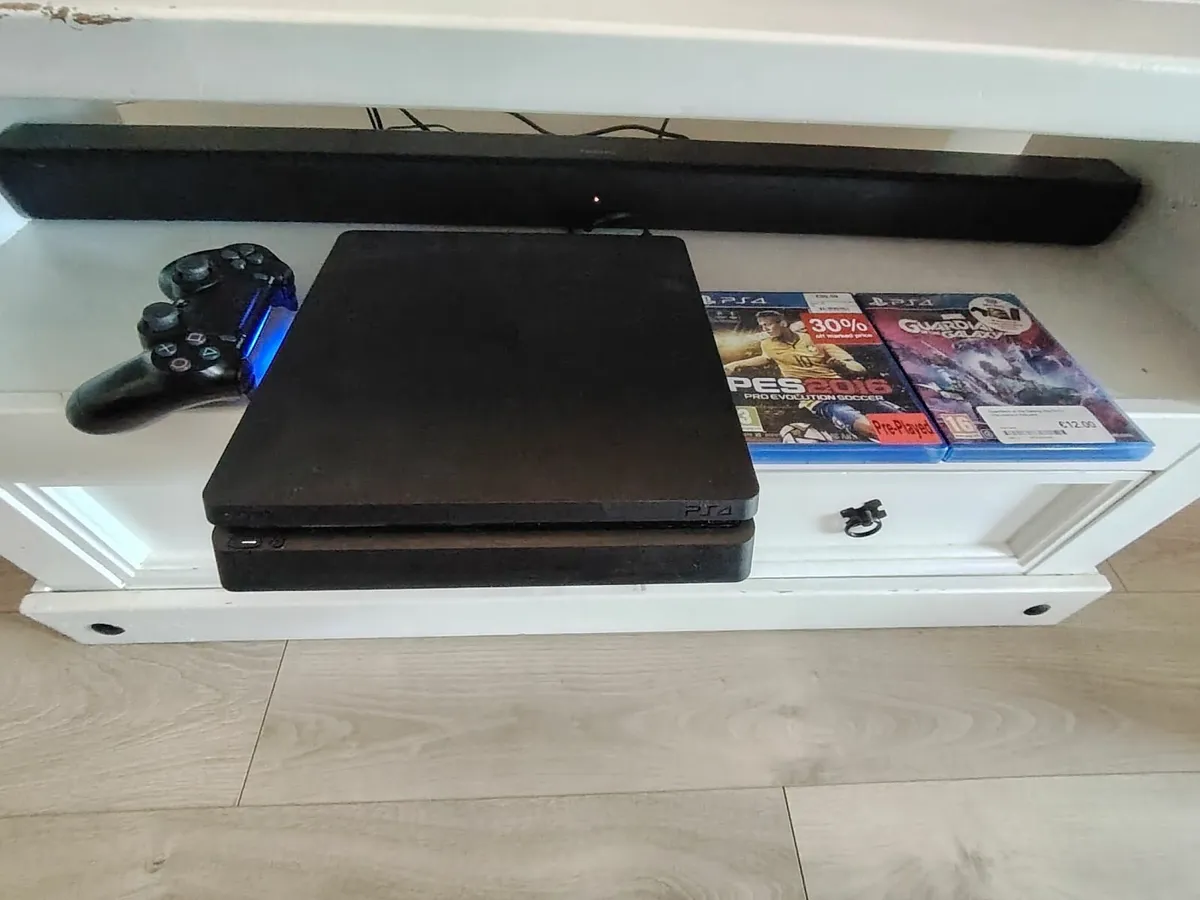 Playstation 4 slim