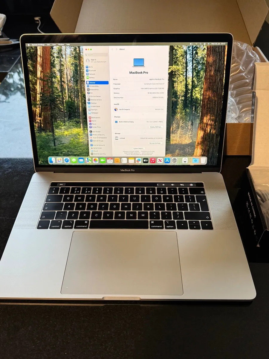 15.4" Apple MacBook Pro 256GB SSD & 16GB RAM - Image 1