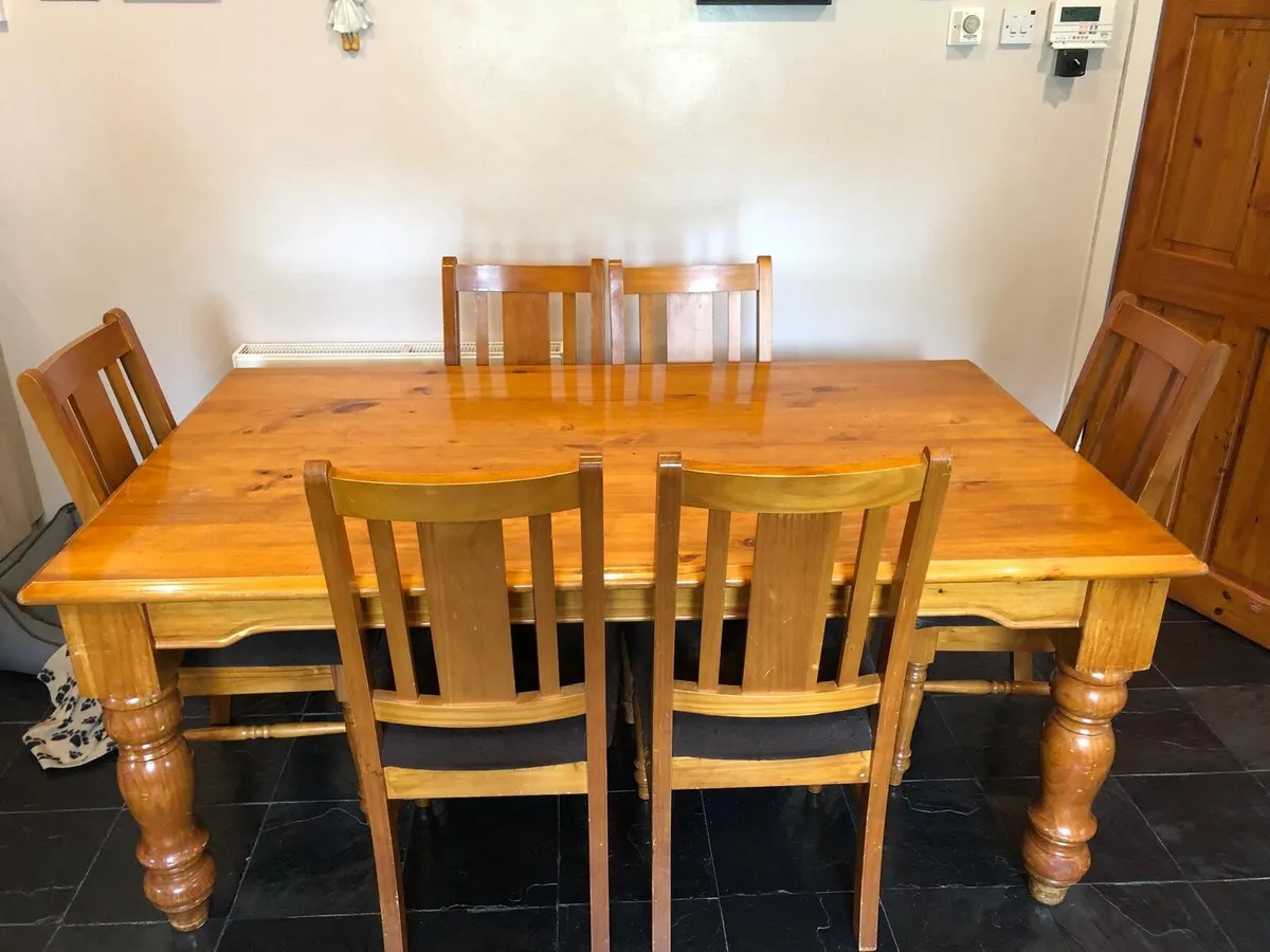 Table & chairs