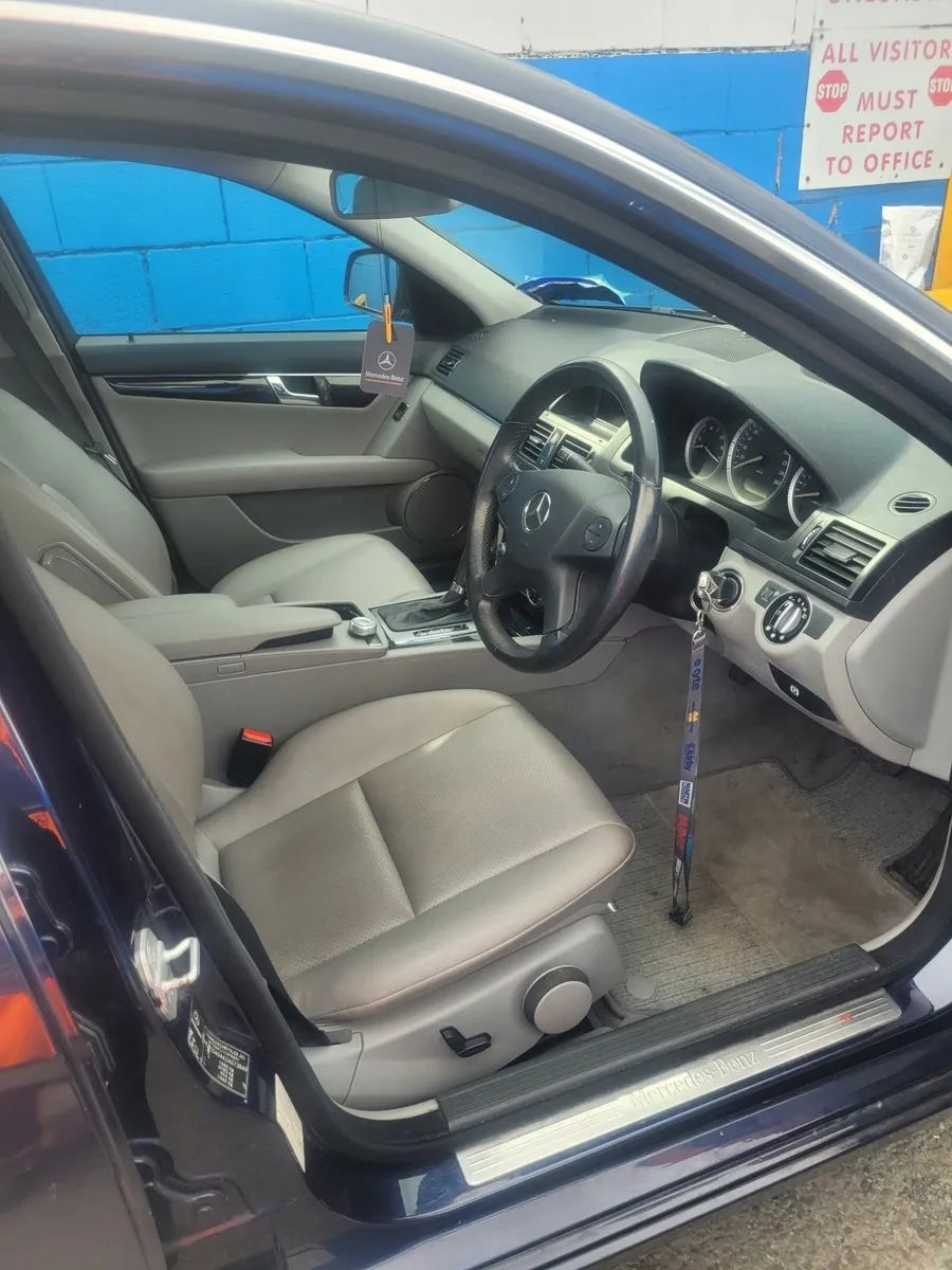 Mercedes-Benz C-Class 2008 - Image 4