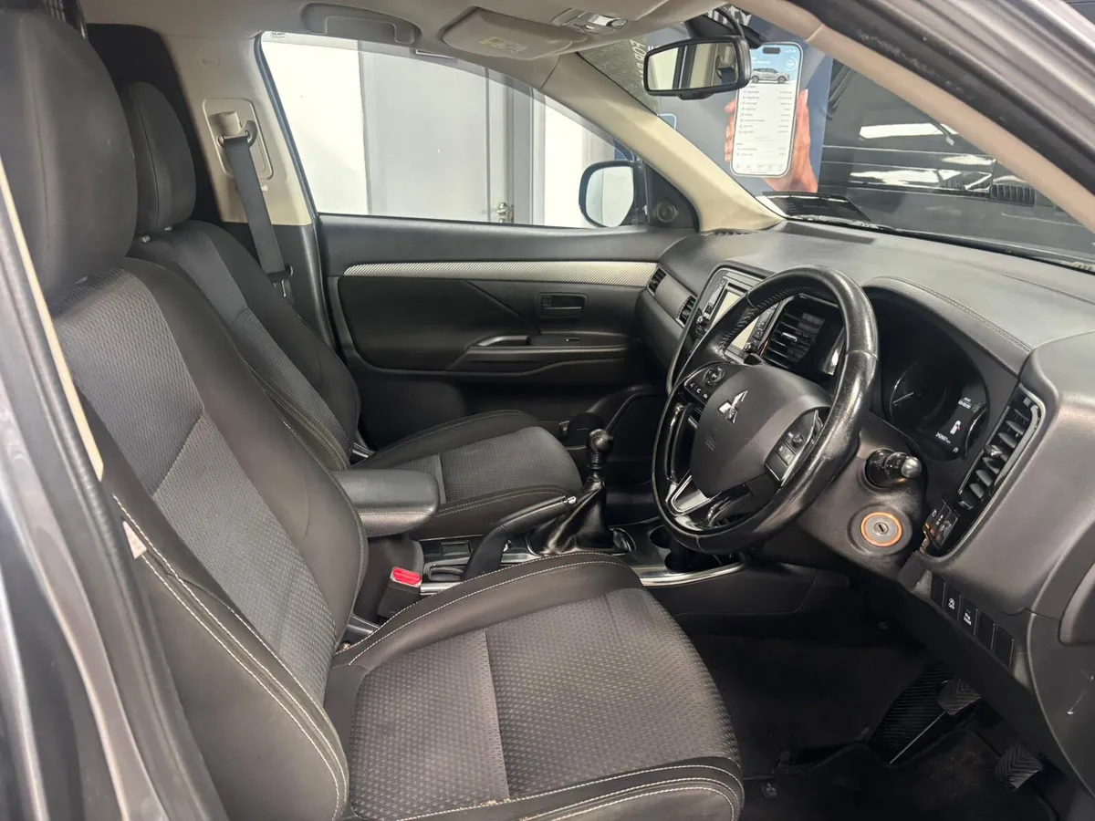 Mitsubishi Outlander 2019. 4WD. COMMERCIAL - Image 4