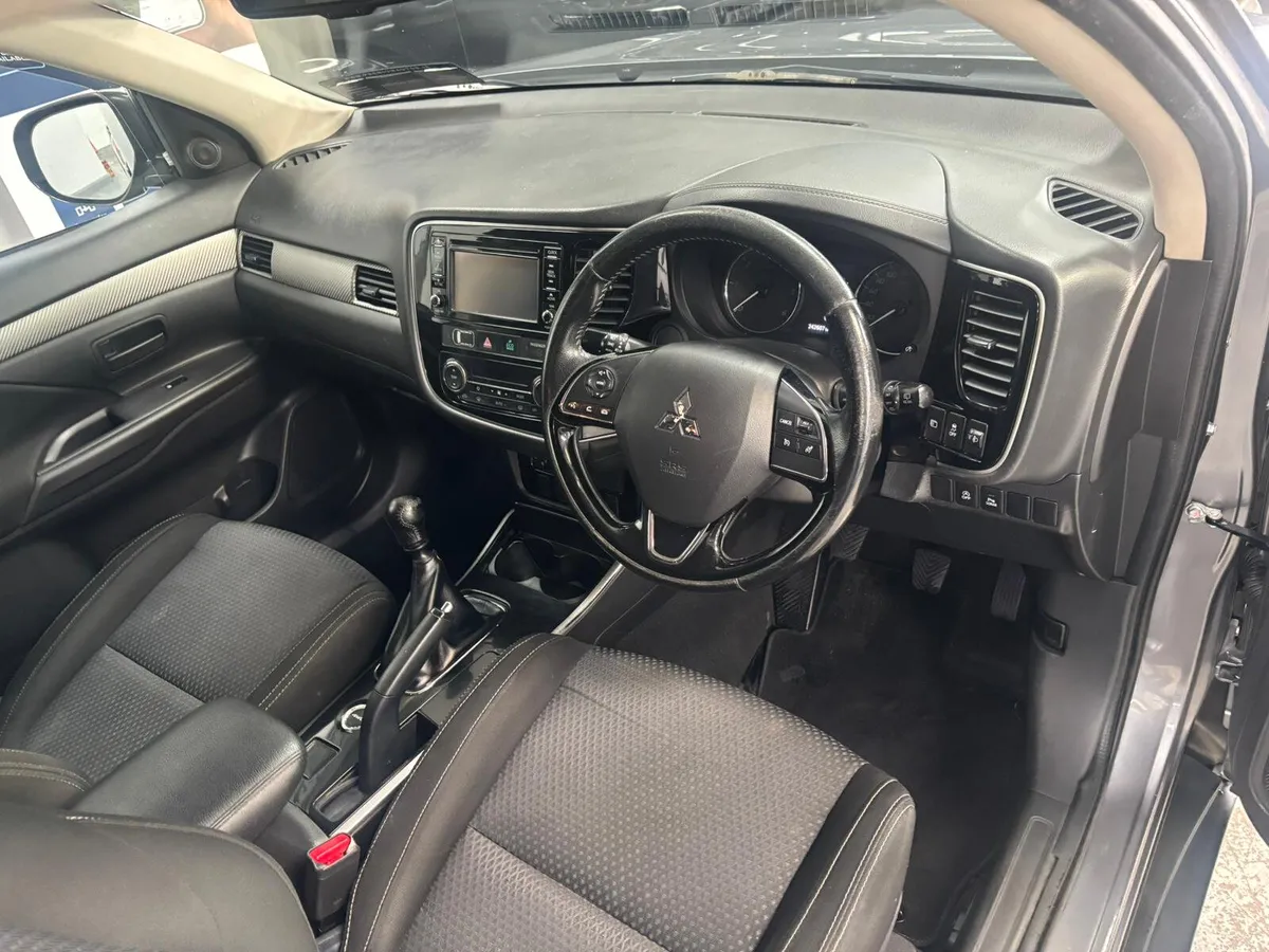 Mitsubishi Outlander 2019. 4WD. COMMERCIAL - Image 3