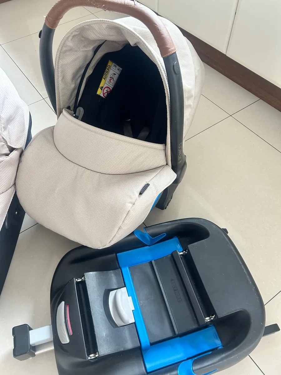 Venicci Travel System - Image 1
