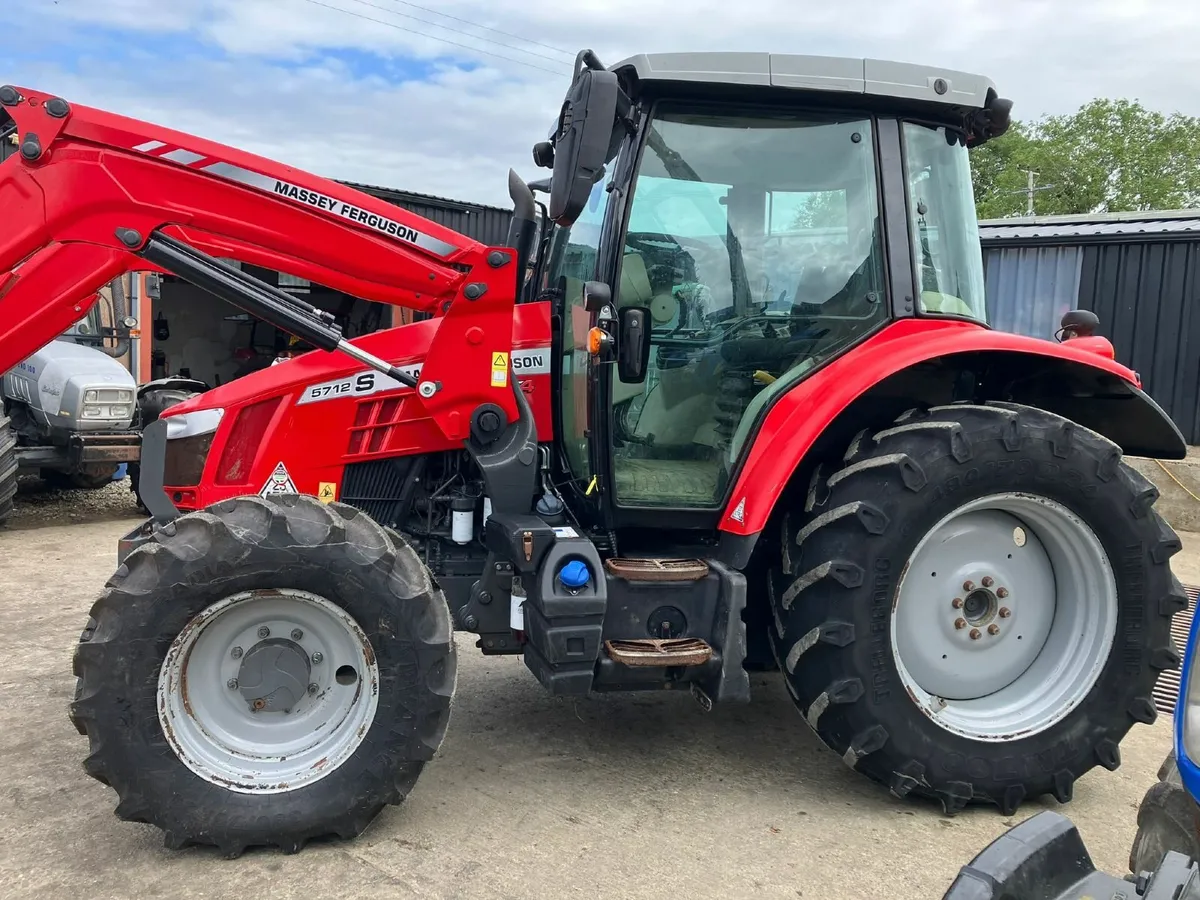 MASSEY FERGUSON 5712S - Image 1