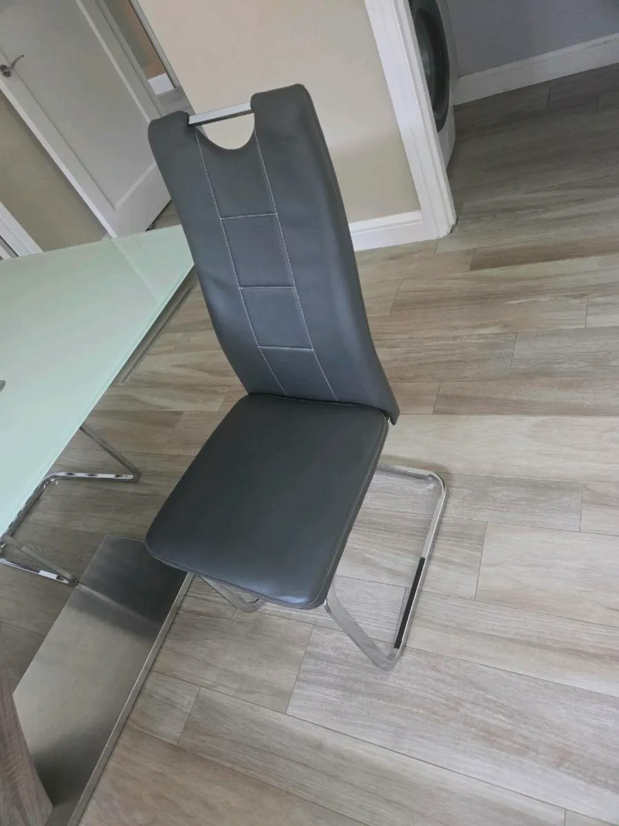 Table and 4 chairs - Image 4