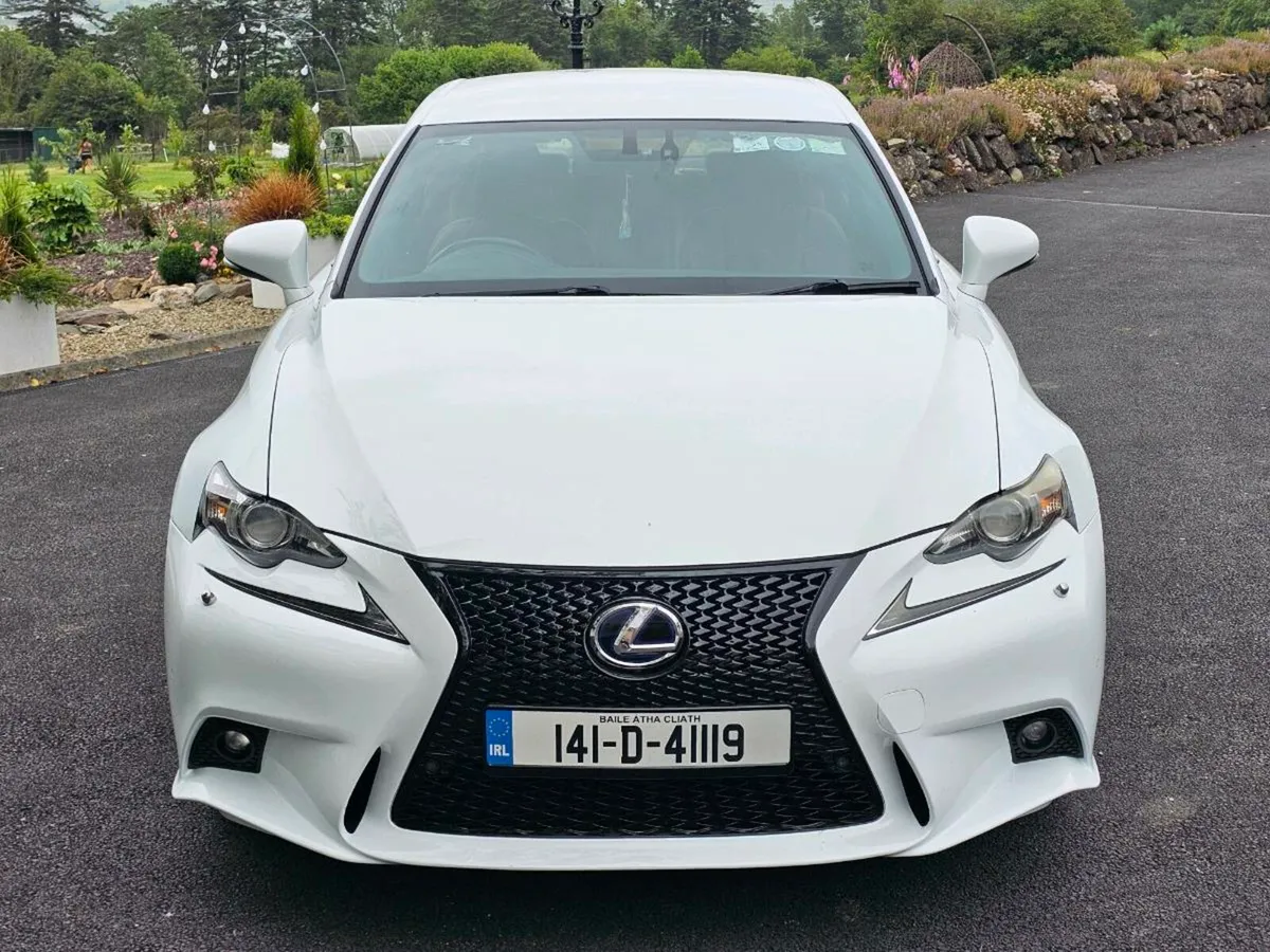 Lexus is300h - Image 2