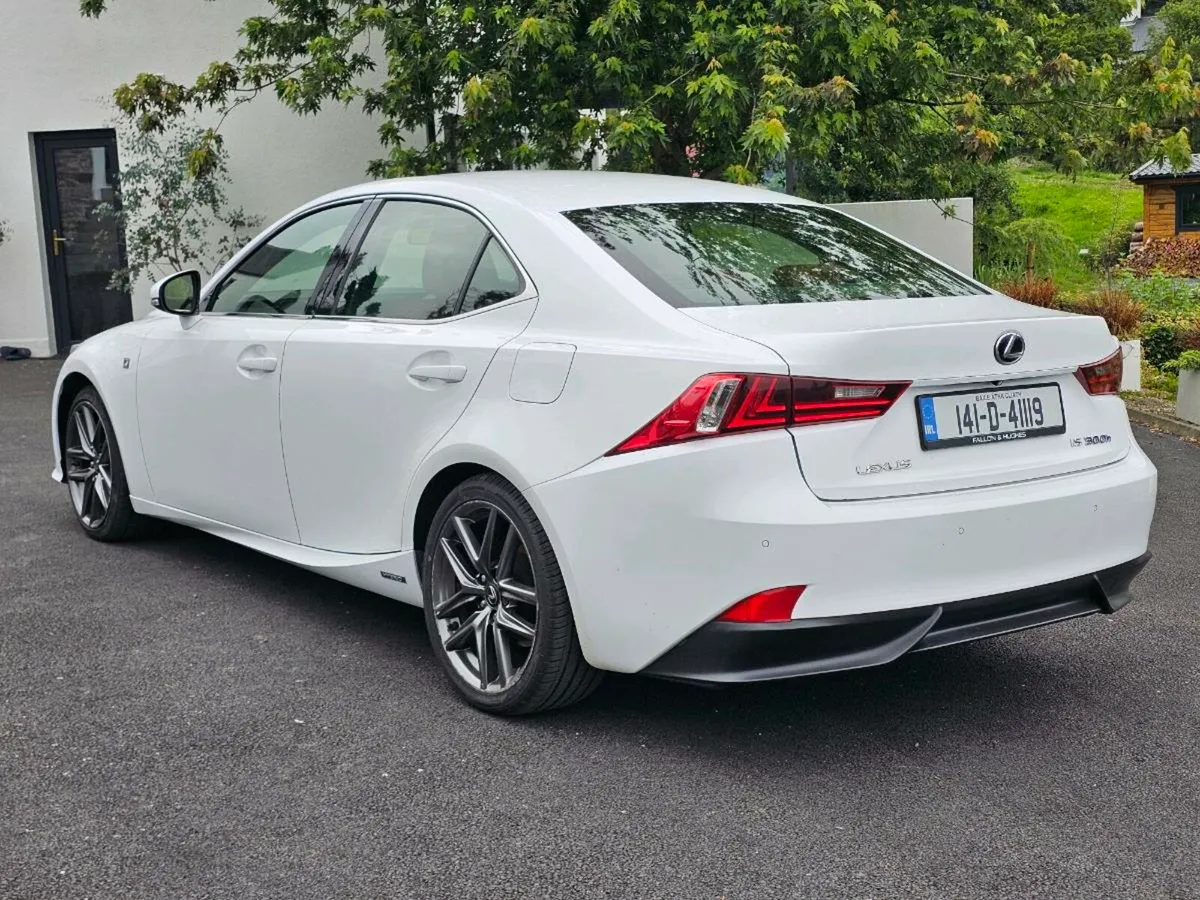 Lexus is300h - Image 4