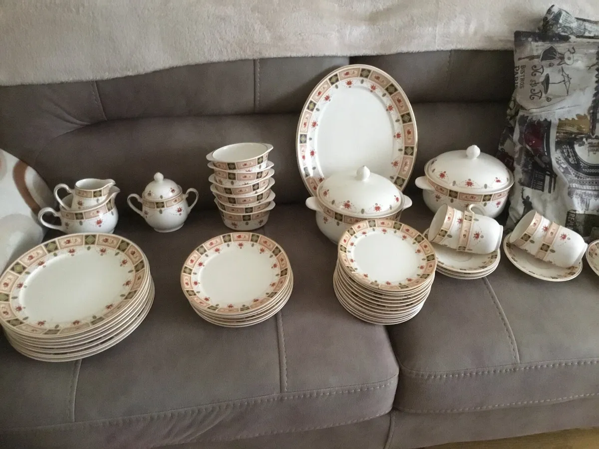 Arklow Pottery Dinner Set - Image 2
