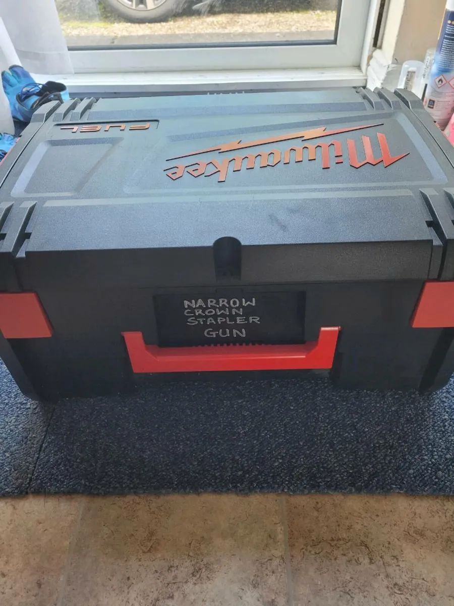 Milwaukee M18 Fuel 18 Gauge Finish Nailer M18FN18G - Image 1