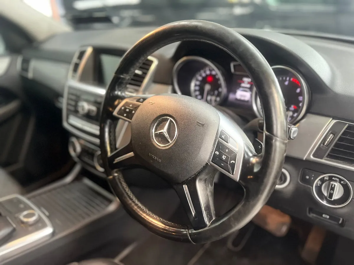 Mercedes-Benz M-Class 2015  250D. AMG SPORT - Image 3