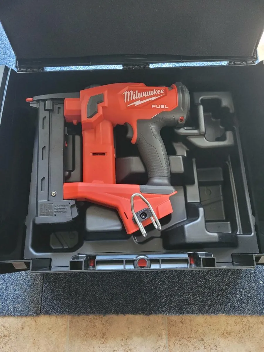 Milwaukee M18 Fuel 18 Gauge Finish Nailer M18FN18G - Image 3