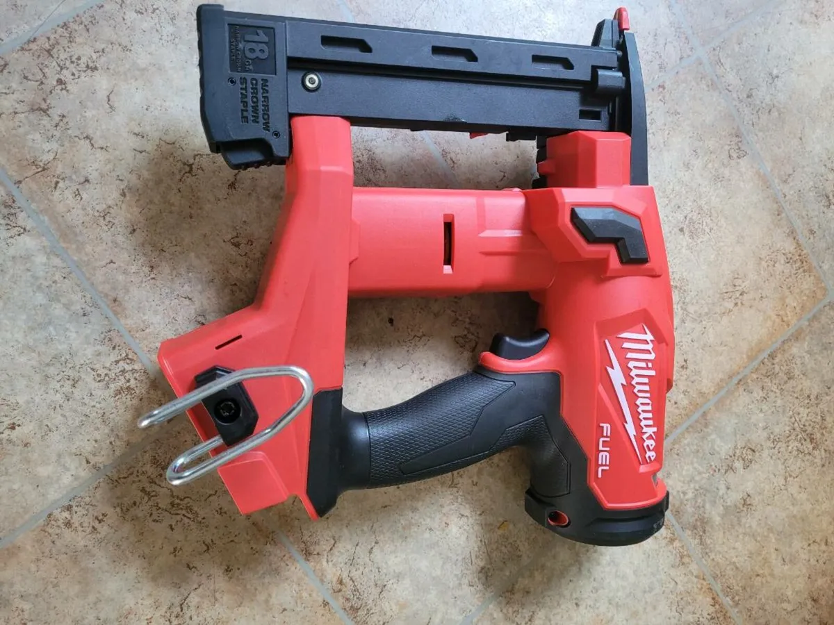 Milwaukee M18 Fuel 18 Gauge Finish Nailer M18FN18G - Image 1