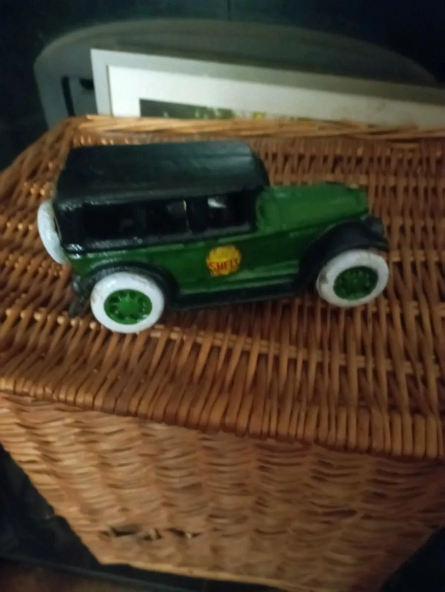FORD MOTLE T CAST IRON  CAR 1-18 SCALE - Image 2