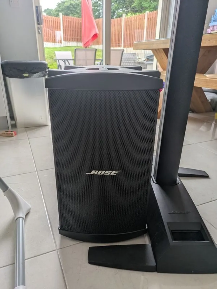 Bose L1 Model with B2 Bass (No ToneMatch) Excellent Condition" - Image 2