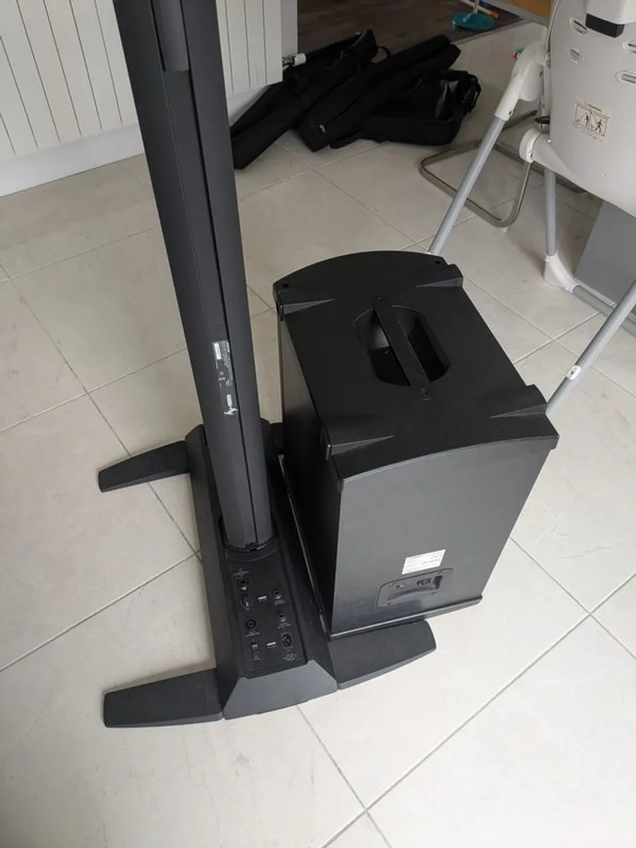 Bose L1 Model with B2 Bass (No ToneMatch) Excellent Condition" - Image 3