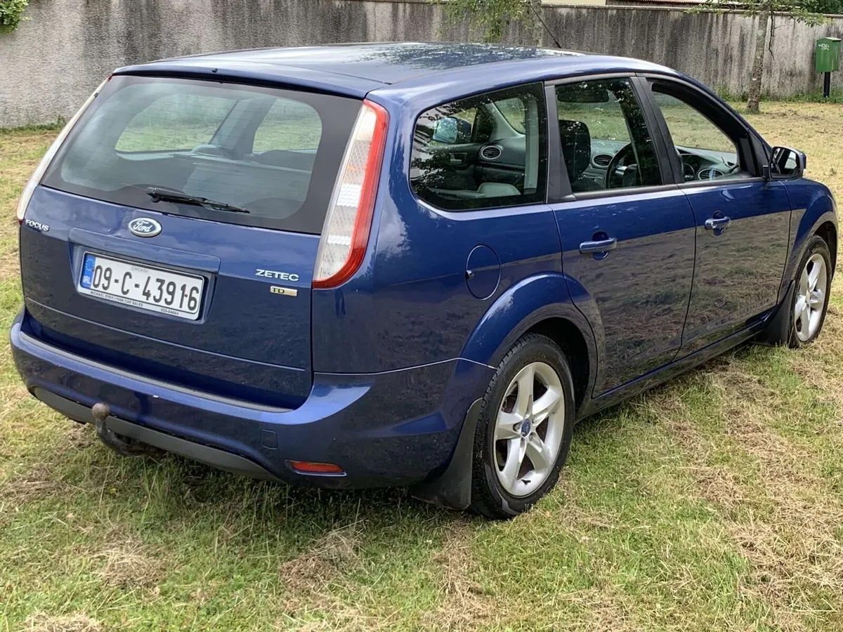 Ford Focus estate - Image 2