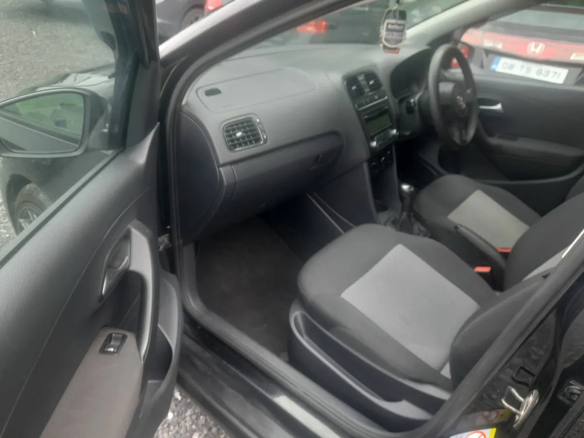 Volkswagen Polo 2011 - Image 2