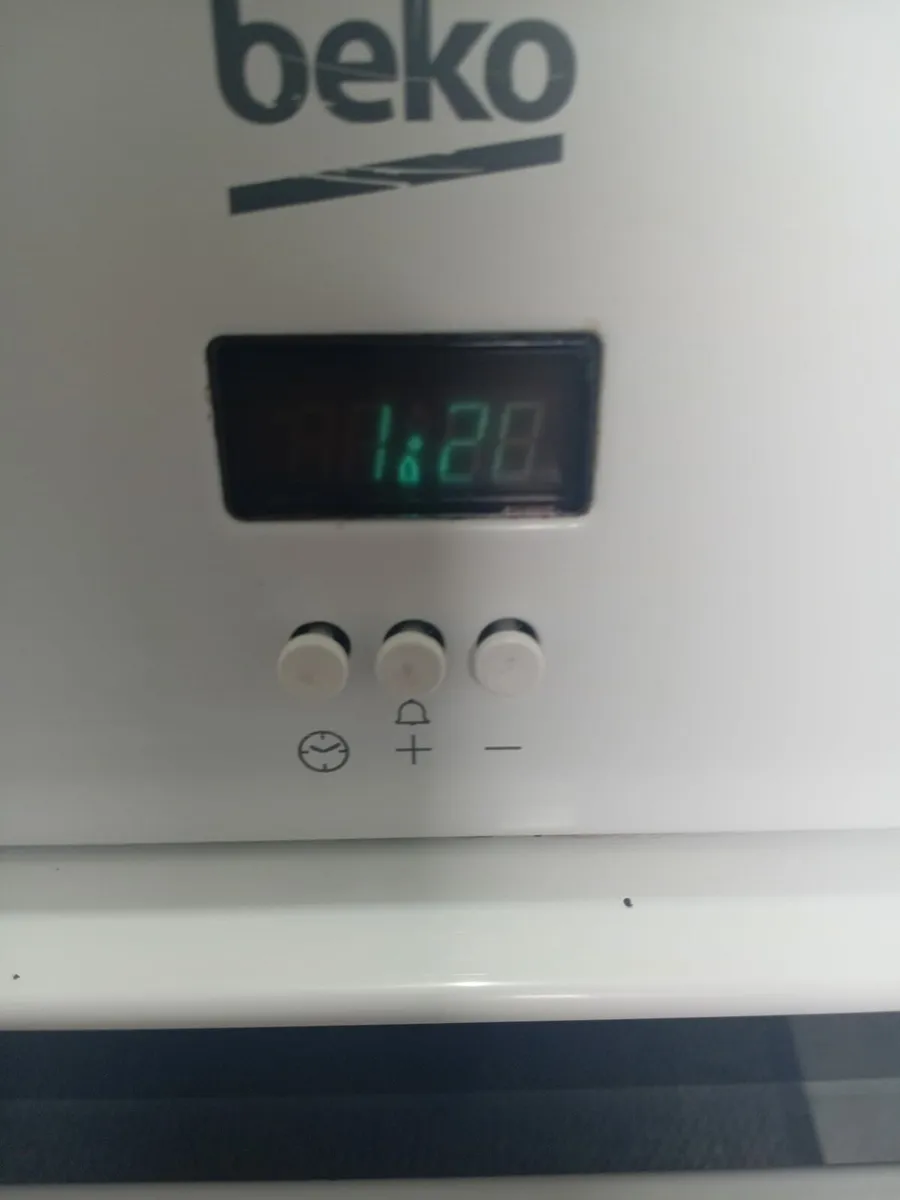 Beko 60cm electric freestanding cooker - Image 4