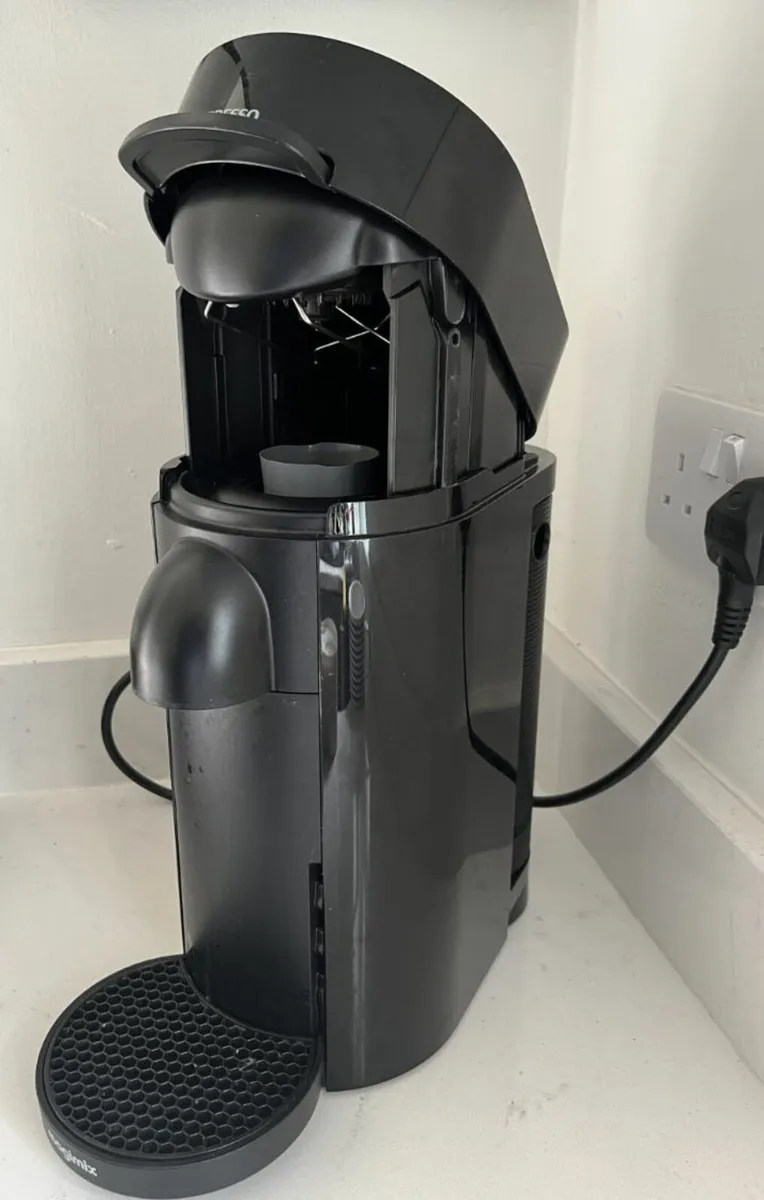 Nespresso De'Longhi Vertuo coffee machine - Image 1