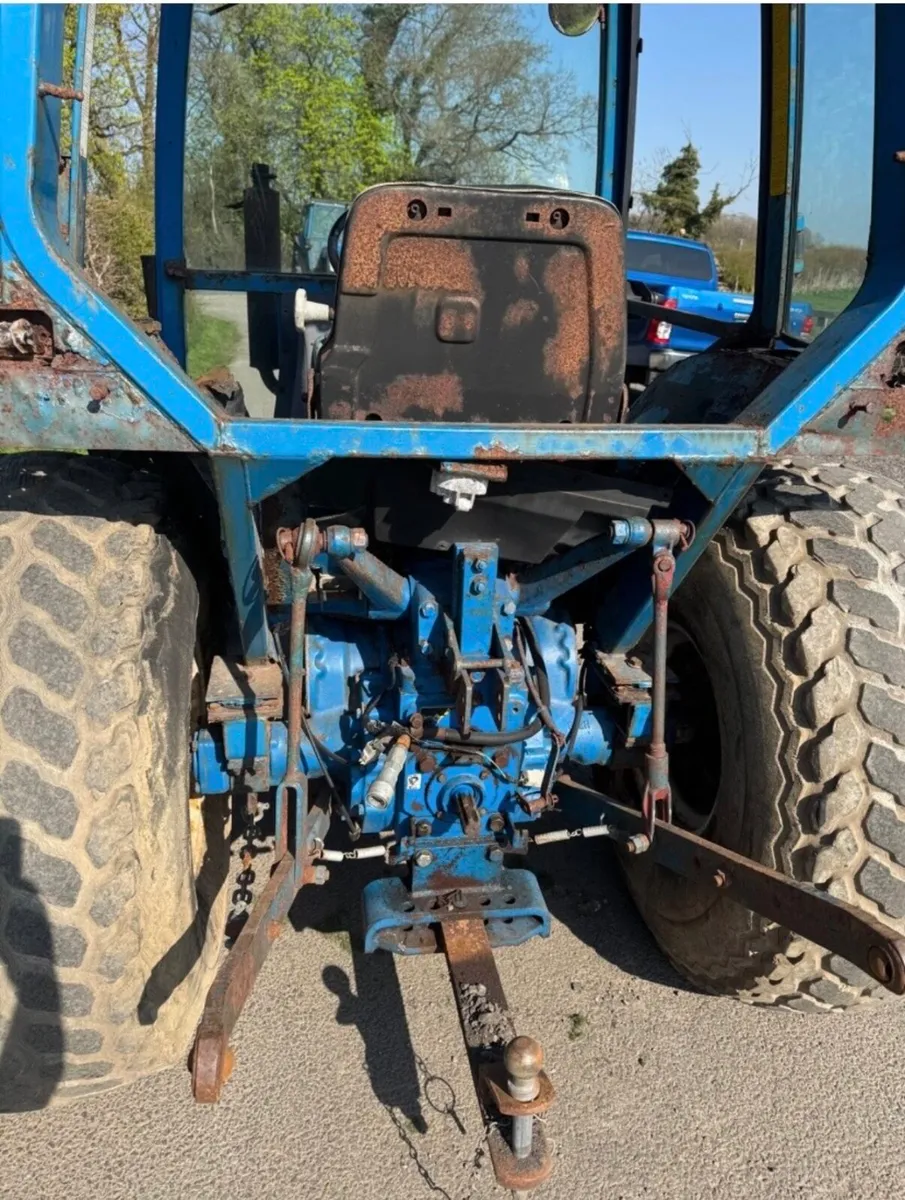 Ford 1910 4WD compact tractor - Image 4